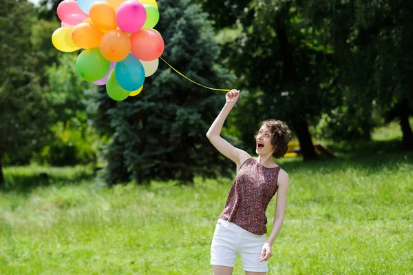 Κορίτσι με μπαλόνια — Φωτογραφία Αρχείου