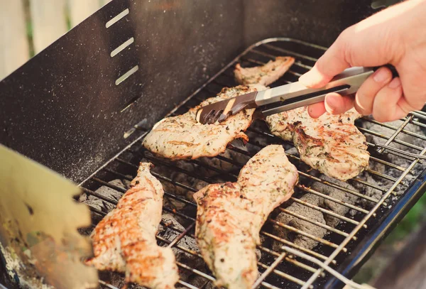 Barbekü ızgara et çeşitli türleri ile — Stok fotoğraf