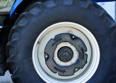 Traktör tekerlekli bir ridge koruyucusu ile