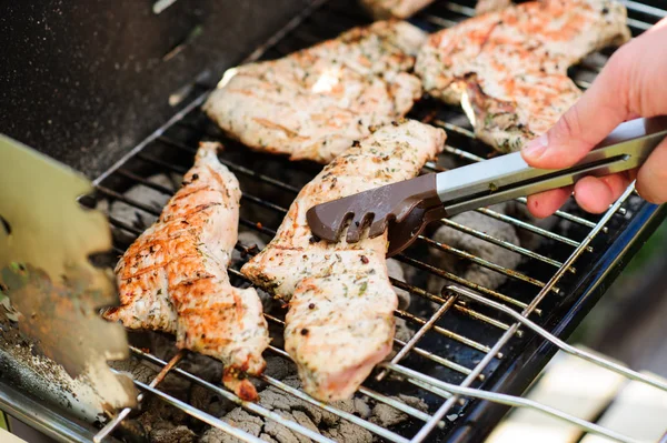 Barbekü ızgara et çeşitli türleri ile — Stok fotoğraf