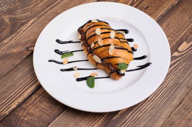 kruvasan ahşap tablo