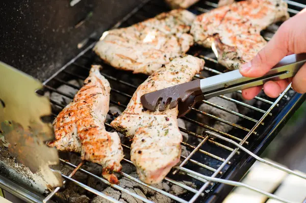 Barbecue grill avec divers types de viande — Photo