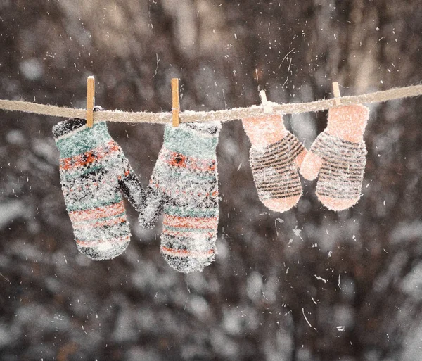 Mittens Rope Frosty Weather — Stock Photo, Image