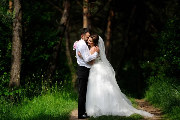 Joven Pareja Recién Casada Juntos Feliz Día Boda — Foto de Stock