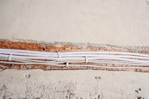 Elektrik yenileme çalışmaları lin güç eski ev yeni yükleme hakkında