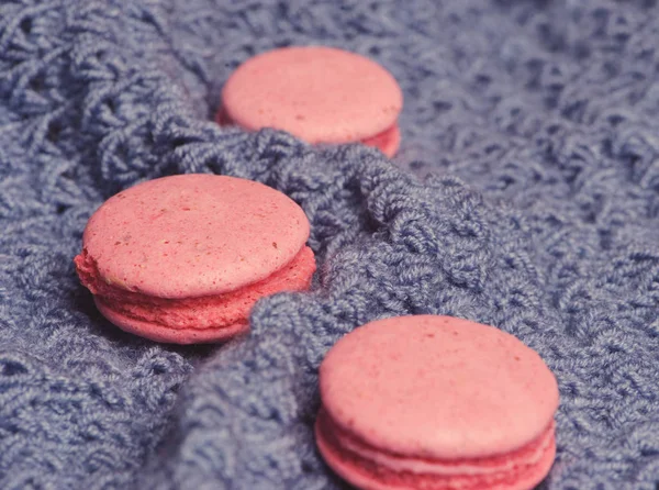 Güzel ve renkli Fransızca macaroons veya macaron — Stok fotoğraf