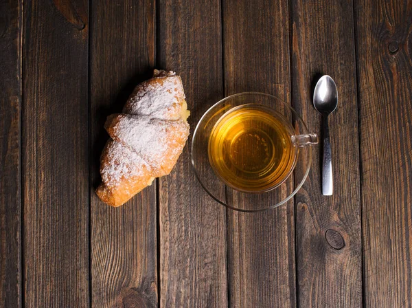 Croissant Con Escritorio Madera — Foto de Stock