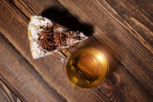 Kuchen Mit Tee Auf Holztisch — Stockfoto