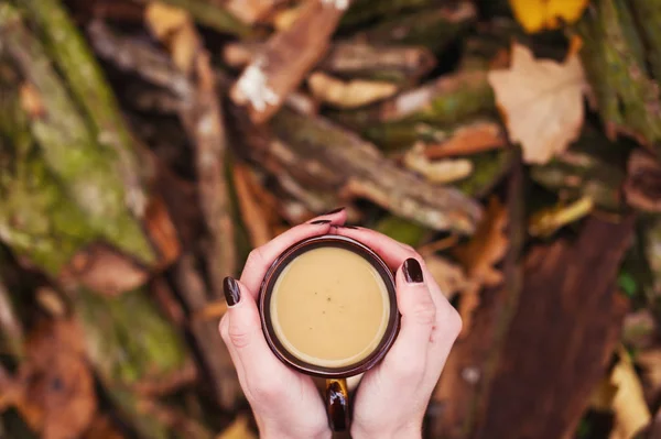 Herfstbladeren Hete Dampende Kop Koffie Stilleven Concept — Stockfoto