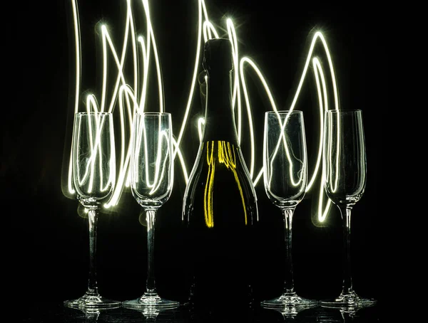 Glazen Champagne Lichte Achtergrond Met Bokeh Effect Cheers — Stockfoto
