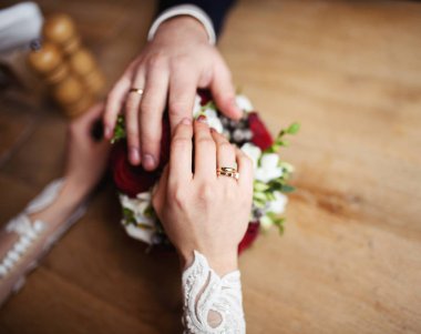 Kafede sevimli evli çift