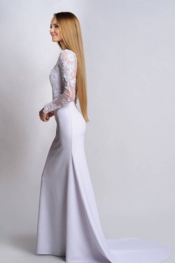 Güzel gelin gelinlik, beyaz arka plan