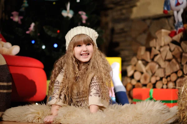 Weihnachtswunder Magische Geschenkbox Und Ein Kleines Mädchen — Stockfoto