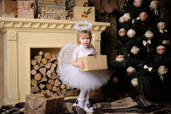 Milagre Natal Caixa Presente Mágico Uma Criança Bebê Menina — Fotografia de Stock