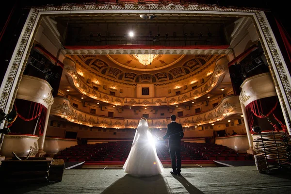Весільна Пара Драматичному Театрі Наречена Наречений — стокове фото