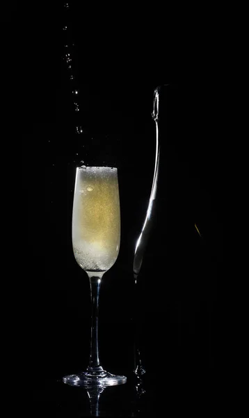 祝日のセッティングでシャンパンのフルート — ストック写真