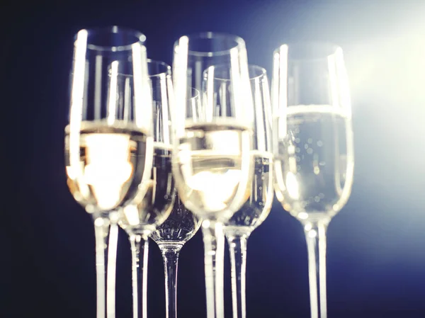 Catering-service. Silhouette champagne. Bubblorna i champagne — Stockfoto