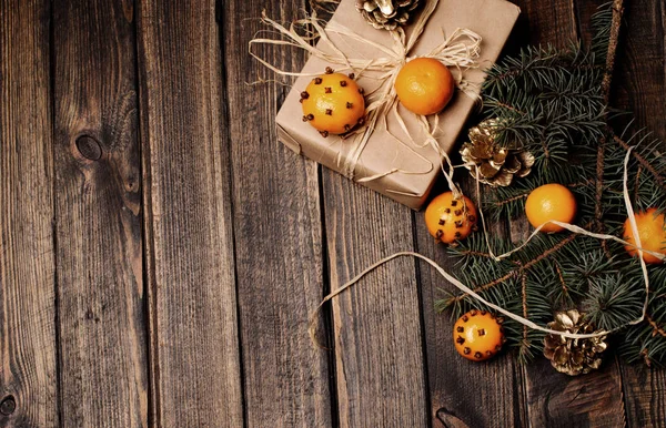 Zauberhafte Weihnachtskomposition Auf Einem Holztisch — Stockfoto