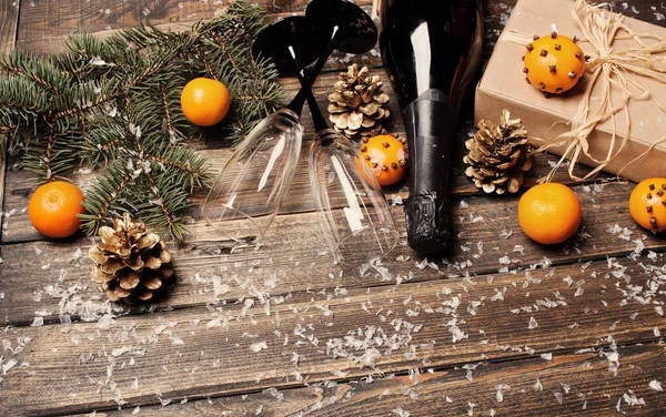 Christmas New Year composition with tangerines and pine cones — Stock Photo, Image