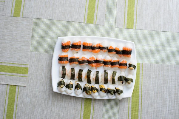 Primer plano de conjunto de sushi fresco — Foto de Stock
