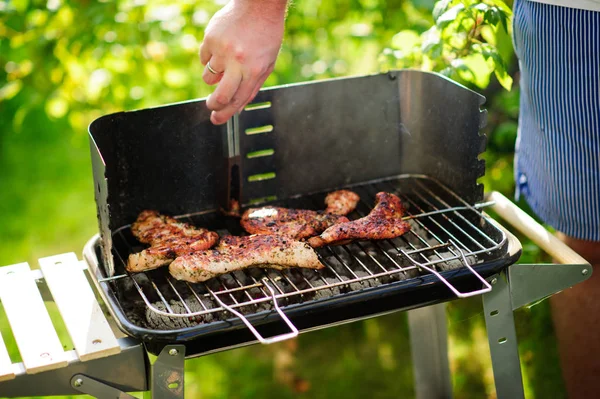 Barbekü ızgara et çeşitli türleri ile — Stok fotoğraf