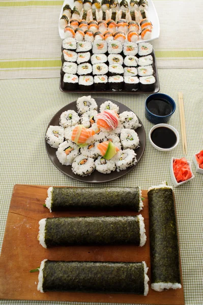 Close up de conjunto de sushi fresco — Fotografia de Stock