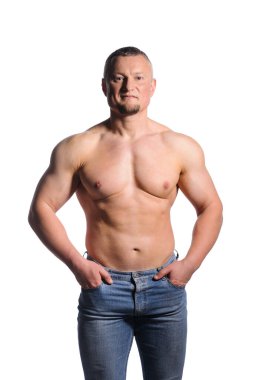 Beyaz arka plan üzerinde stüdyoda poz kas adam görüntü