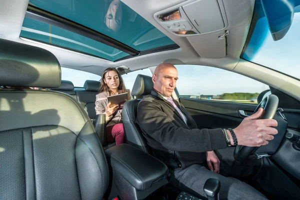 Driver riding taxi — Stock Photo, Image