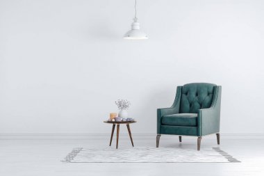 Yeşil sandalye ve beyaz duvar 3D temiz iç Oda