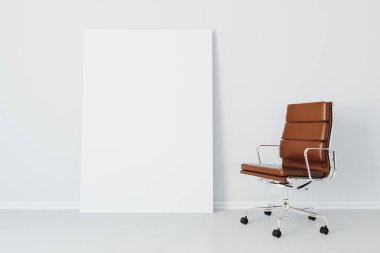 3D koltuk ve boş beyaz bir çerçeve tuval