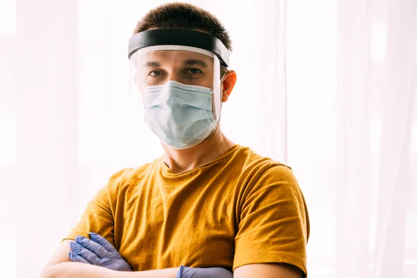 Portrait Jeune Homme Guerrier Gants Médicaux Masque Facial — Photo