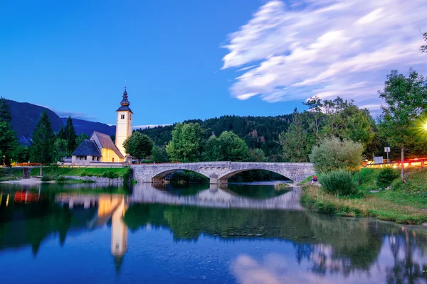 Iglesia de San Juan Bautista en el lago Bohinj —  Fotos de Stock