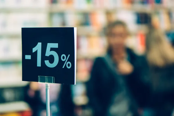 Vijftien procent korting in de boekhandel — Stockfoto