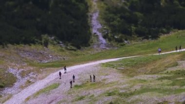 Dağ yürüyüşçüler açık havada, tilt shift etkisi
