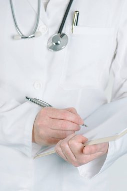 Kadın doktor Pano not defteri boş kağıda yazı
