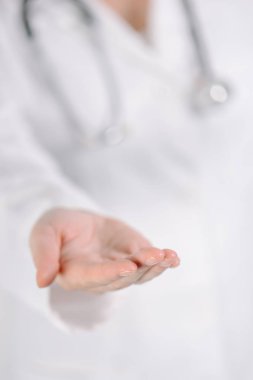 Kadın doktor para isteyen el borç verme