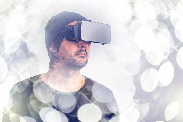 Männlicher Schauspieler in Virtual-Reality-Umgebung mit Vr-Brille — Stockfoto