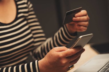 M-ticaret ve m-bankacılık kavramı ile smartphone