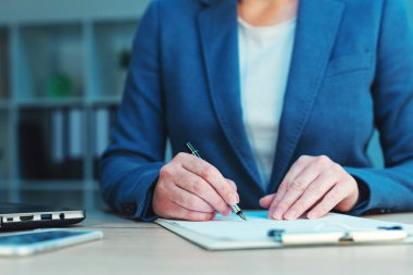 İş sözleşmesinin imzalanması, işkadını el yazısı imza 