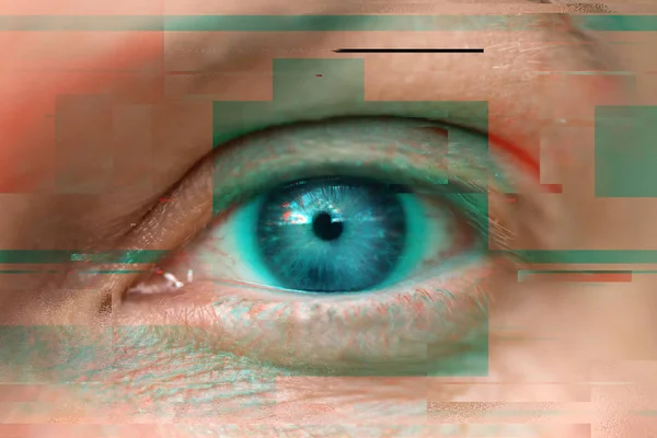 Blaues weibliches Auge mit digitalem Glitch-Effekt — Stockfoto