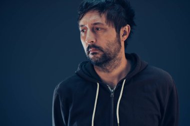 Bu kadar çok soru ile karışık adam