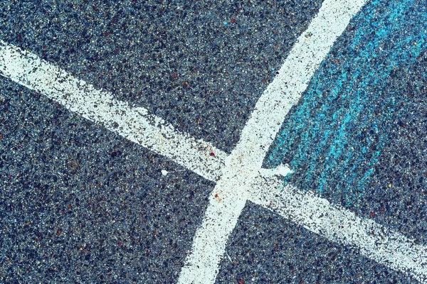 White line and asphalt road as simple urban background pattern — Stock Photo, Image