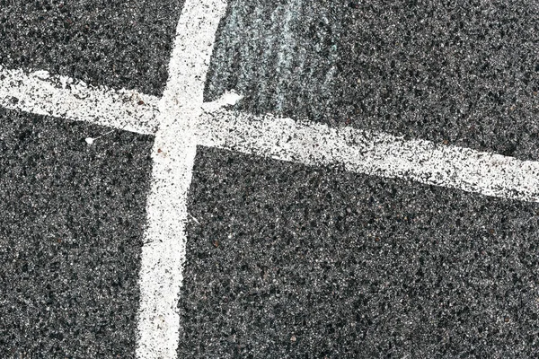 Línea blanca y camino de asfalto como patrón de fondo urbano simple —  Fotos de Stock