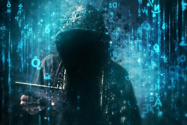 Computerhacker mit Kapuzenpulli im Cyberspace umgeben von Matrix c — Stockfoto