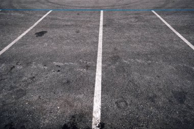 Arabalar için boş park alanı