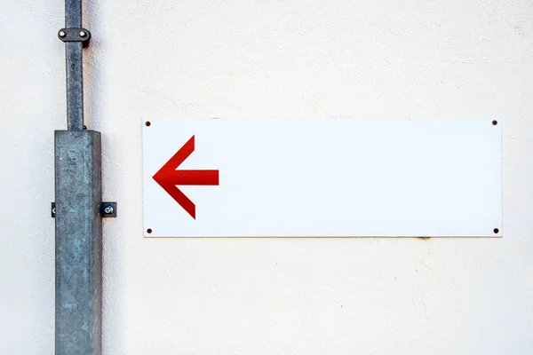 Blank direction sign with red arrow — Stock Photo, Image