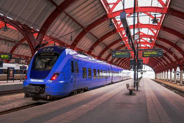 Train à la gare centrale de Malmo — Photo