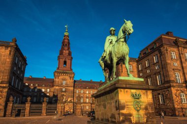 Kral Christian 9 Kopenhag Danimarka atlı heykeli