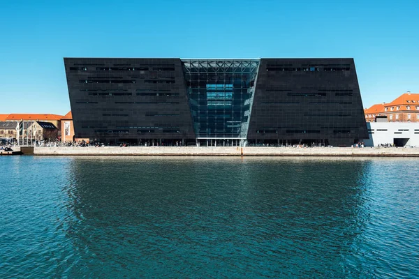 Black Diamond, waterfront förlängning till Kungliga danska biblioteket i C — Stockfoto