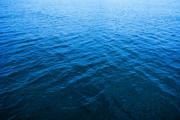 Superficie azul del agua de mar — Foto de Stock
